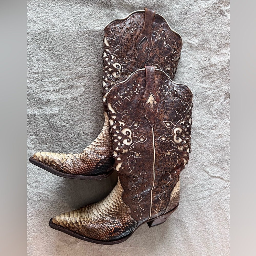 WOMEN'S GENUINE PYTHON AND LEATHER SNIP TOE COWBOY BOOT
